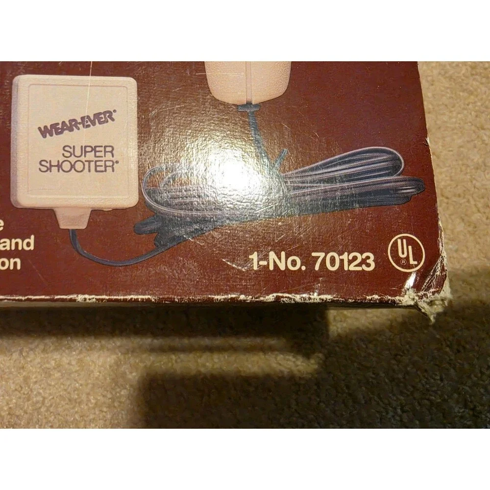 Vintage Wear Ever Super Shooter Electric Cookie Gun/Press #70123  Recipe Book